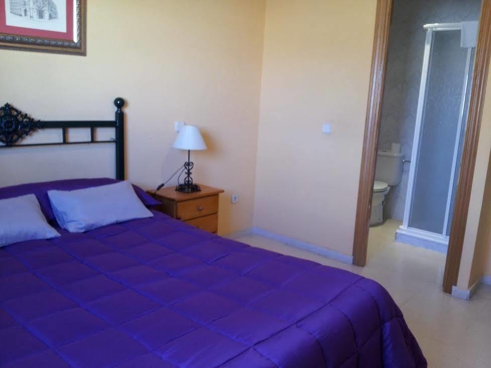 Hostal Ds Velilla de San Antonio Exterior foto